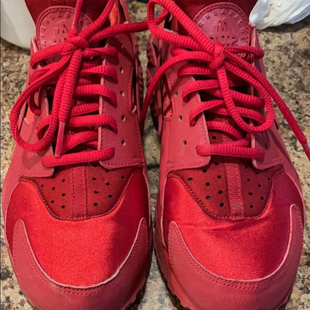 Red huarache size 8.5